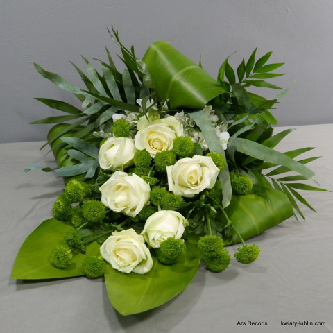 Bukiet pogrzebowy - inwencja florysty Bukiet pogrzebowy - inwencja florysty