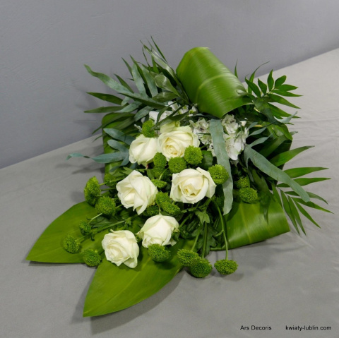 Bukiet pogrzebowy - inwencja florysty Bukiet pogrzebowy - inwencja florysty