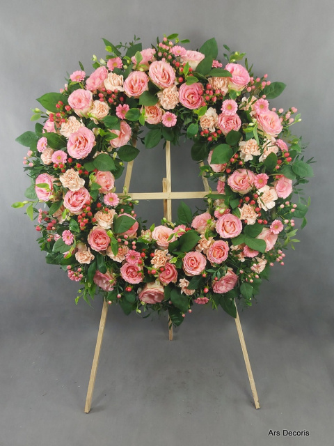 Wieniec rzymski, średnica ok. 60 cm - inwencja florysty Wieniec rzymski, średnica ok. 60 cm - inwencja florysty