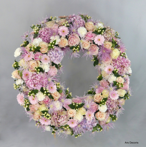 Wieniec rzymski, średnica ok. 80 cm - inwencja florysty Wieniec rzymski, średnica ok. 80 cm - inwencja florysty