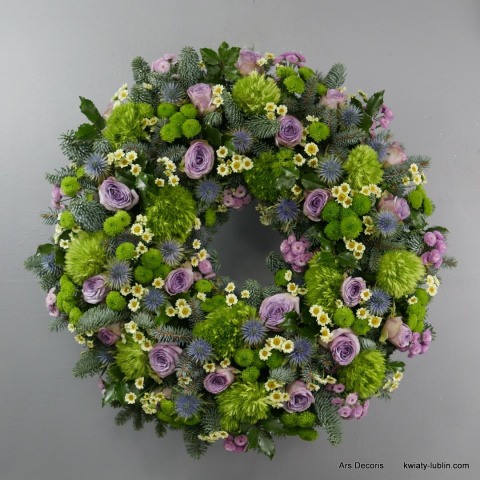 Wieniec rzymski, średnica ok. 80 cm - inwencja florysty Wieniec rzymski, średnica ok. 80 cm - inwencja florysty